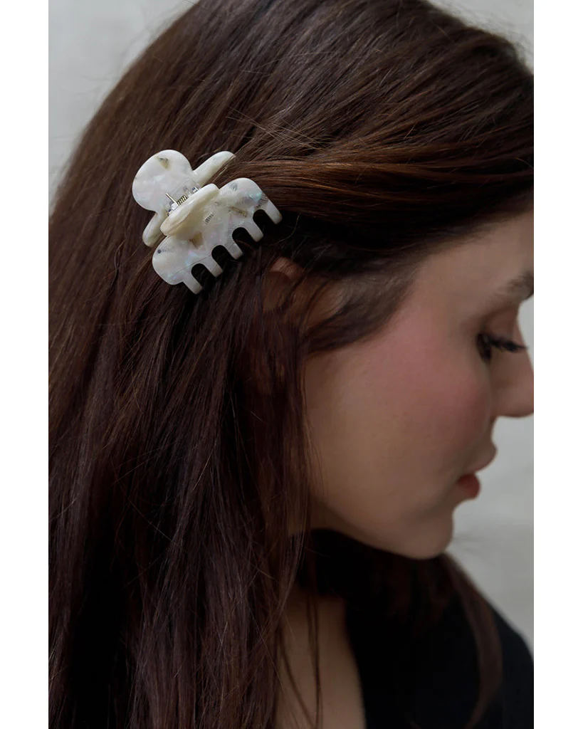 LimLim Small Octopus Jaw Clip - Ivory - Image 2